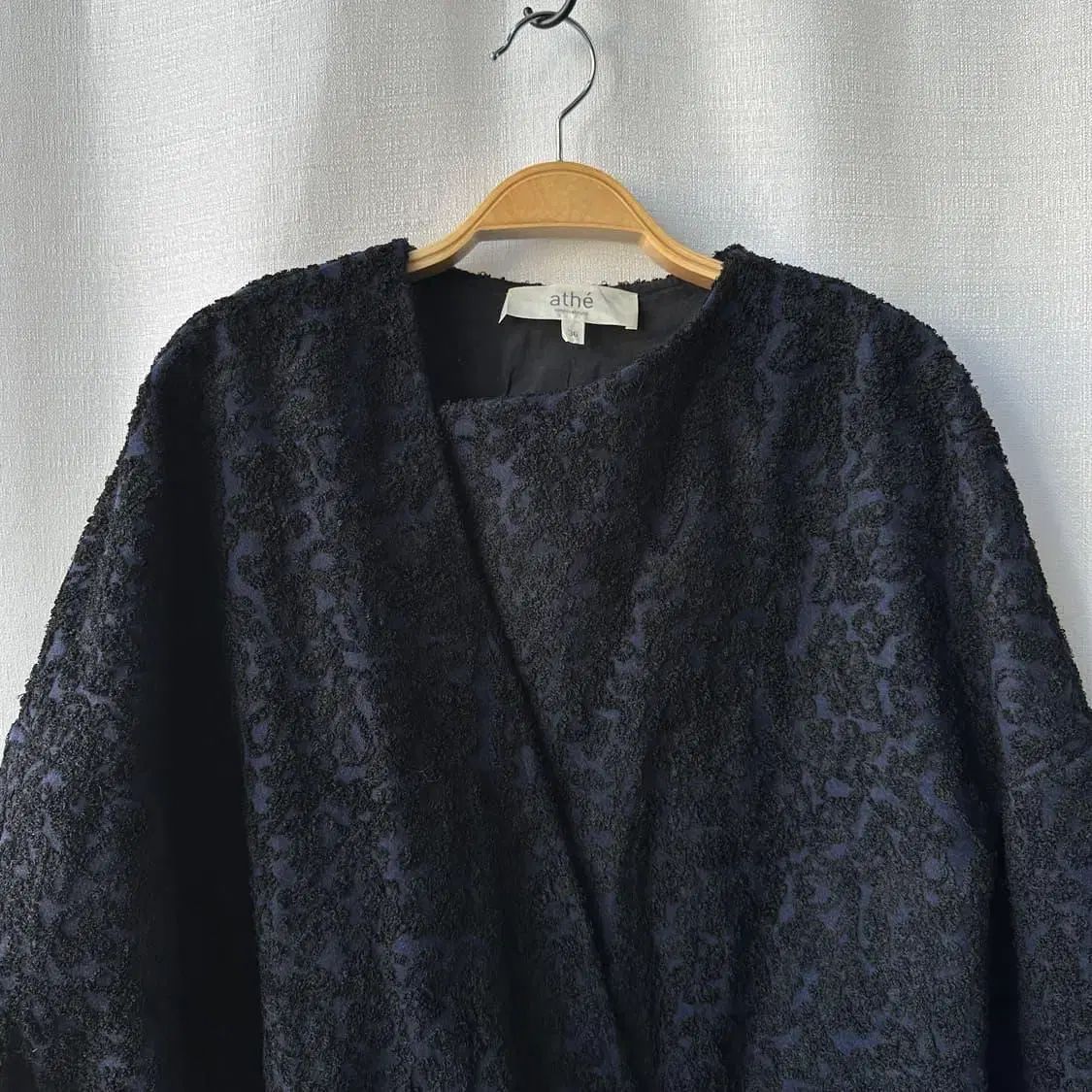 アッテヴァネッサ ブリューノ ウール混 オープン ジャカード コート ブラック ネイビー 36