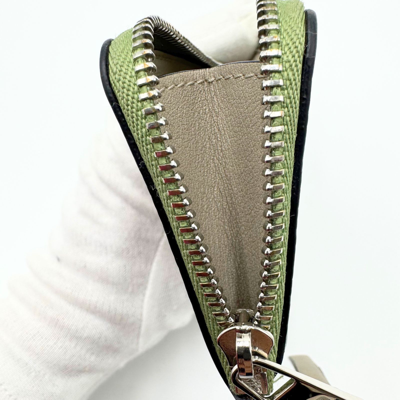 LOEWE アナグラム