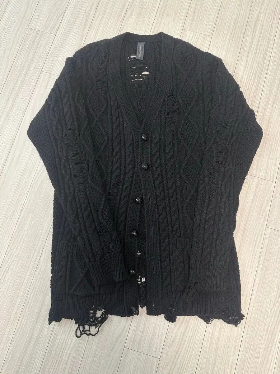 【新品未使用】 美品 メゾンミハラヤスヒロ　カーディガン　厚手 ニット ブラック Maison MIHARA YASUHIRO（メゾンミハラヤスヒロ）の「Distressed Knit
