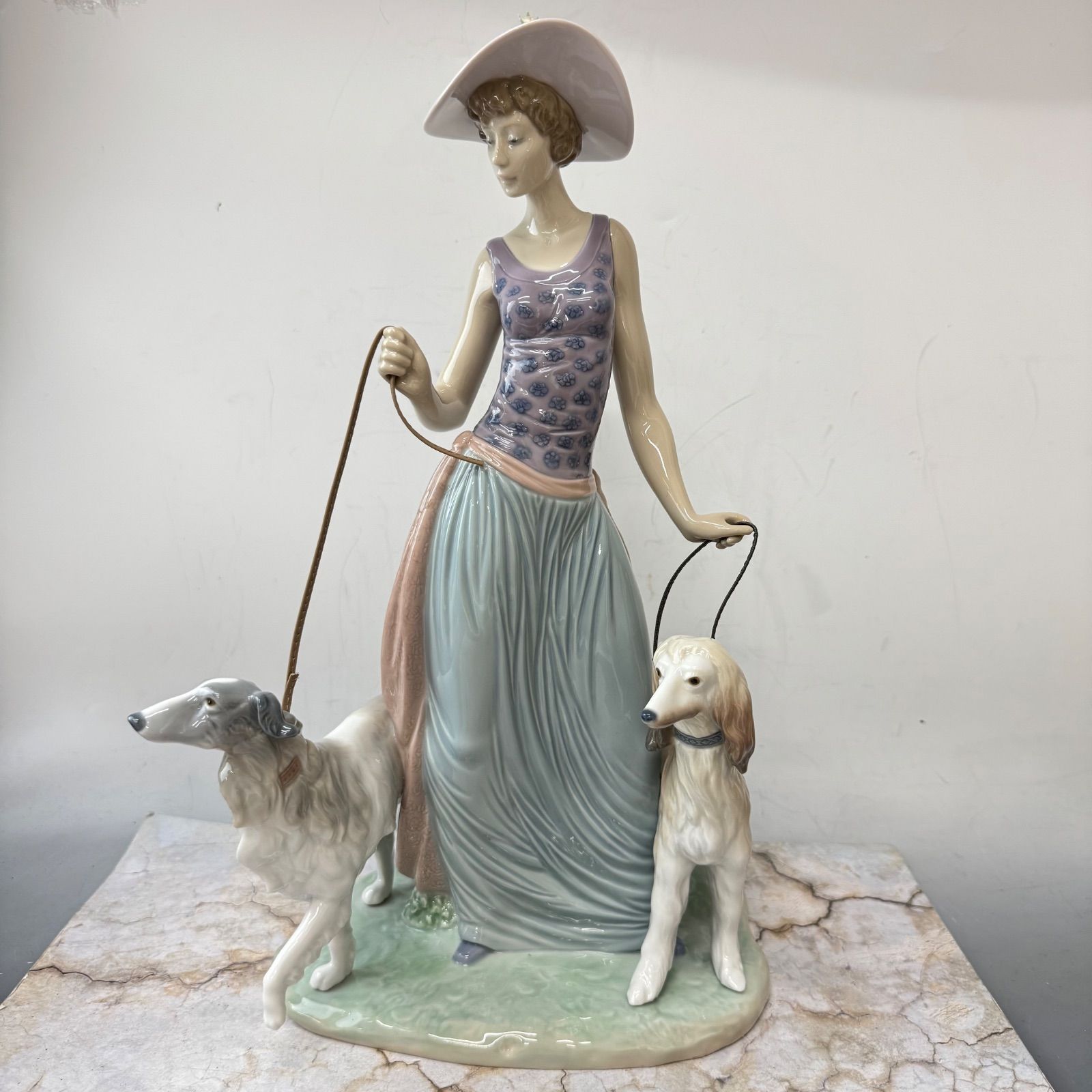 大作 LLADR リヤドロ 人形 フィギュリン 「優雅な散歩のひととき」犬