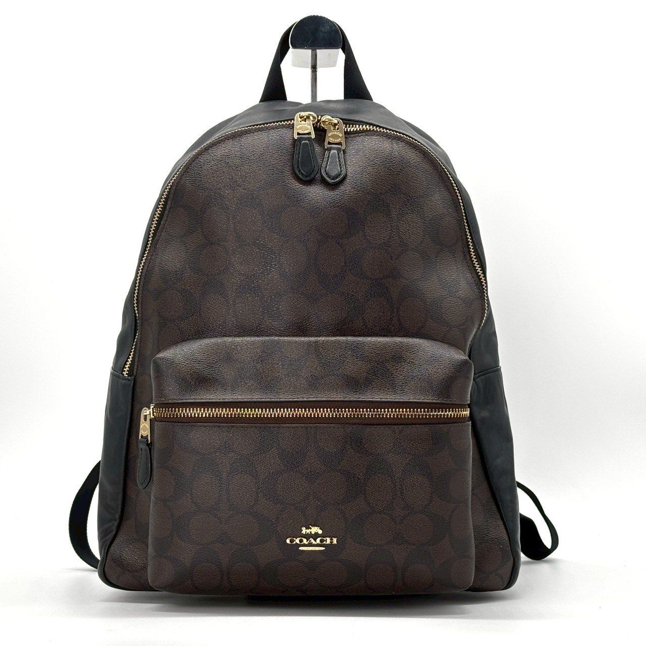 毎日にちょうどいい上質感 COACH コーチ リュック バックパック シグネチャー PVC レザー ゴールドロゴ ブラック ブラウン