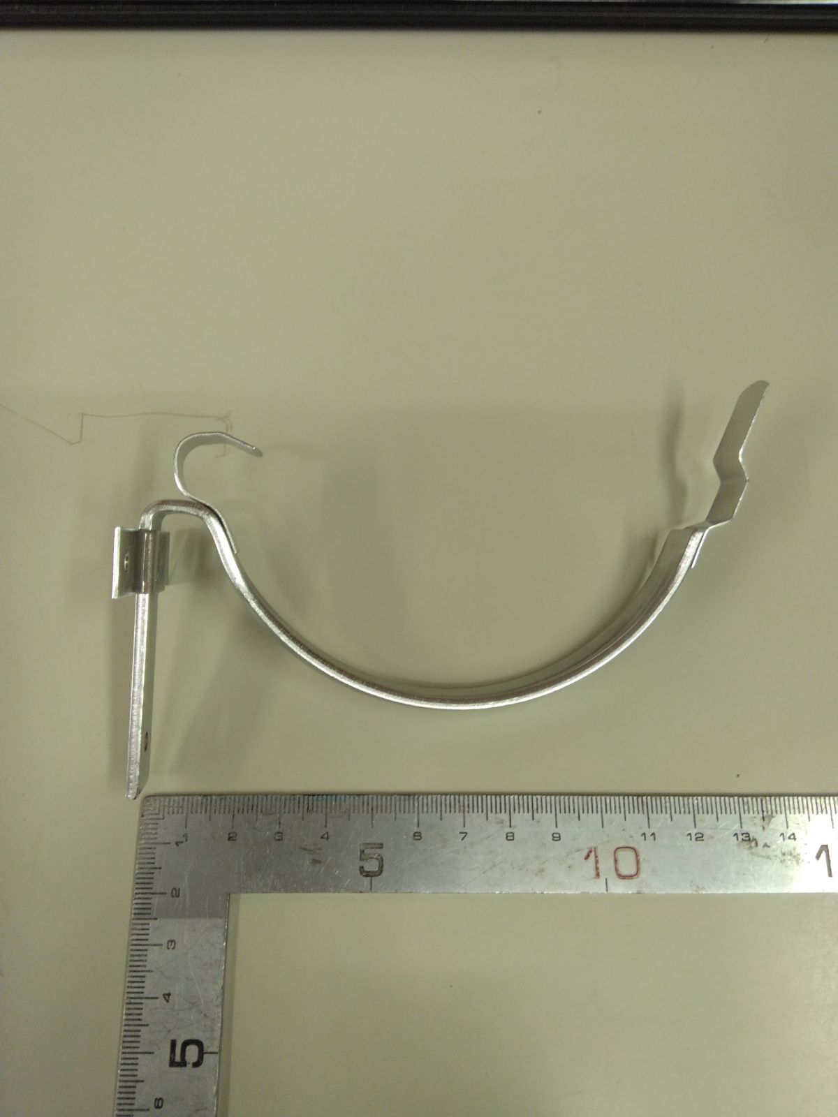 タカヤマ金属 樋受け 金具 正面打 ステンレス 前爪 100本 品番AMA 0666