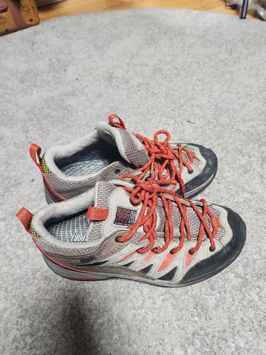 コーロンスポーツ GORE TEX レディース トレッキングシューズ 240