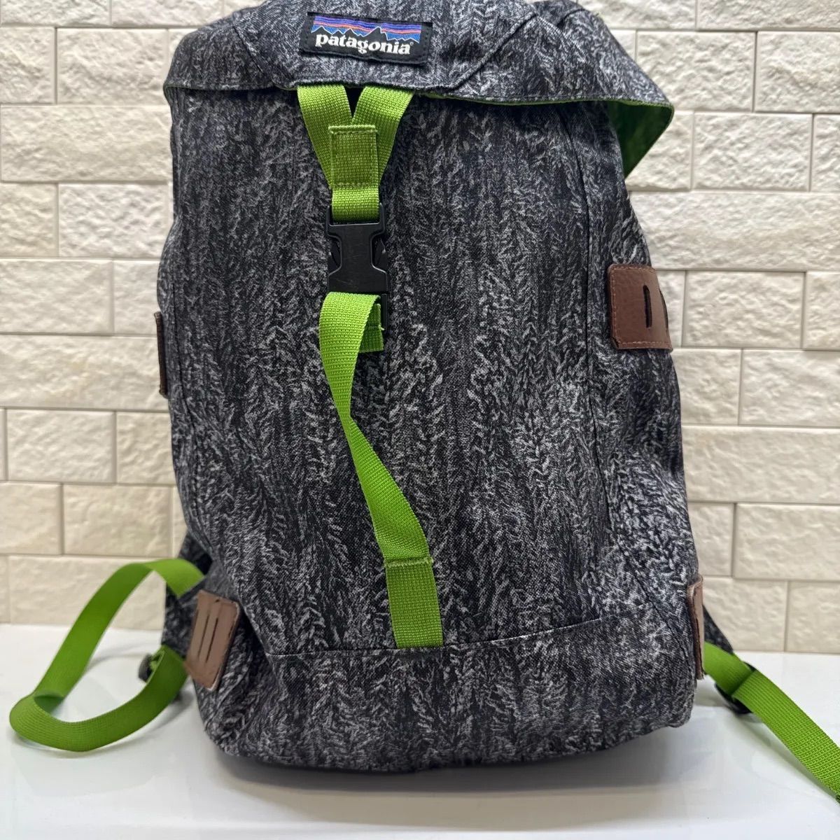 Patagonia リュックサック レディース メンズ ロゴ入り ピッケル 