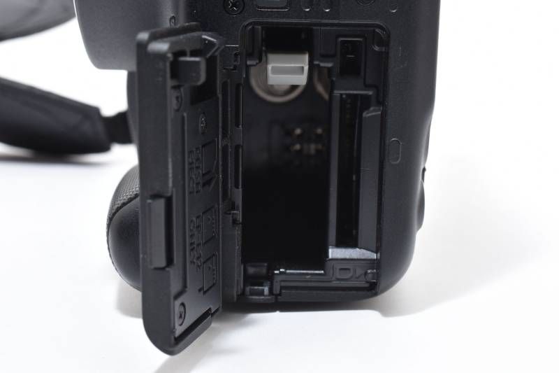 光学極上品】Canon キャノン EOS KISS X7 ボディ シャッター数696回と