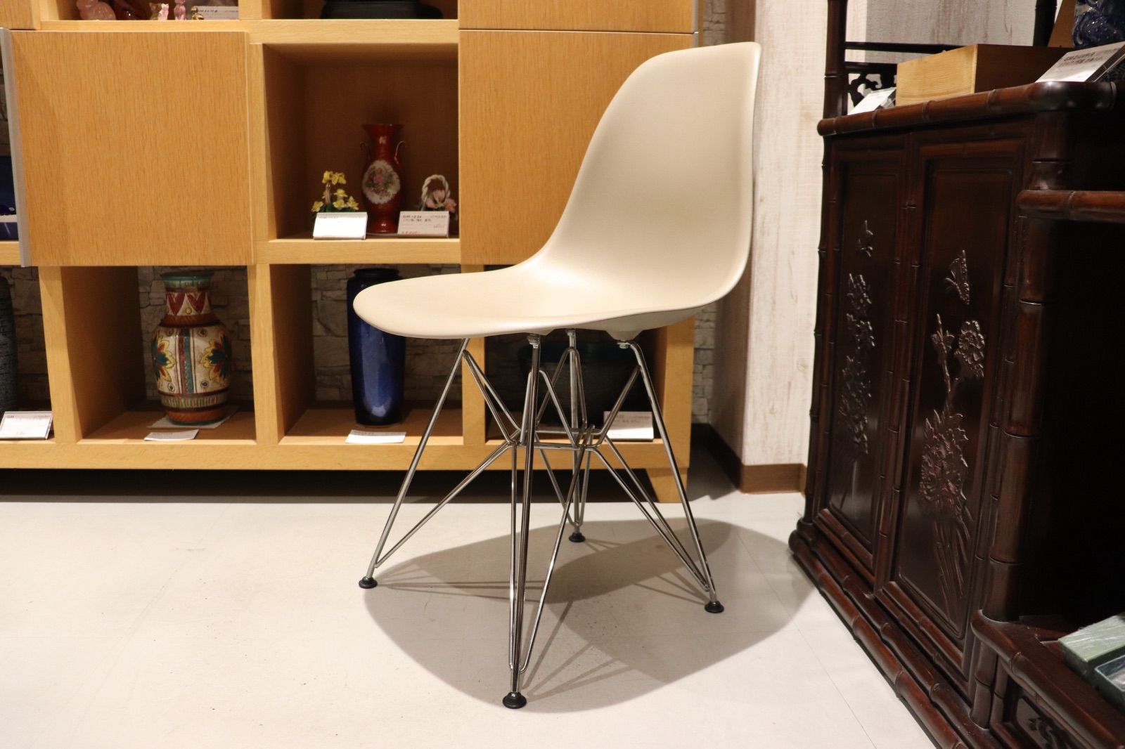 GMIK 702 HermanMiller ハーマンミラー イームズプラスチックチェア サイドシェルチェア ベージュ 定価約5 3万