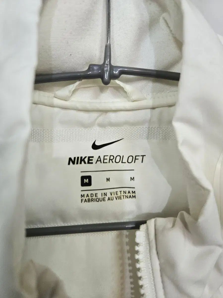 ナイキ エアロロフト レディース ダウン ベスト 白