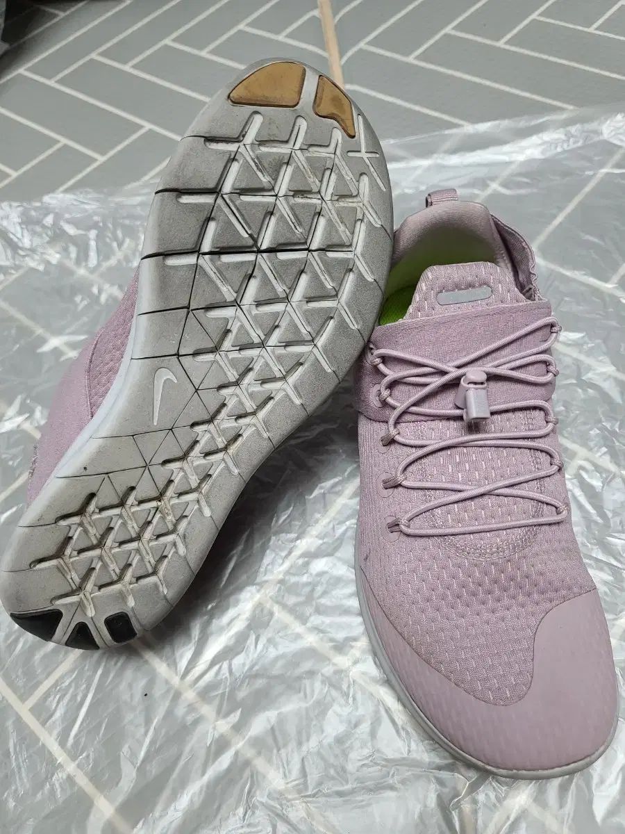 11) NIKE Free RN ラベンダー スニーカー 280