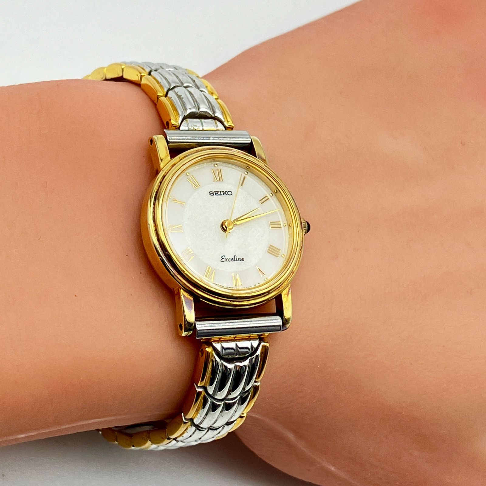 セイコー エクセリーヌ 4 N 21-0180 レディース 腕時計 クォーツ コンビ ゴールド シルバー ローマン白文字盤 2針 ヴィンテージ ドレスウォッチ