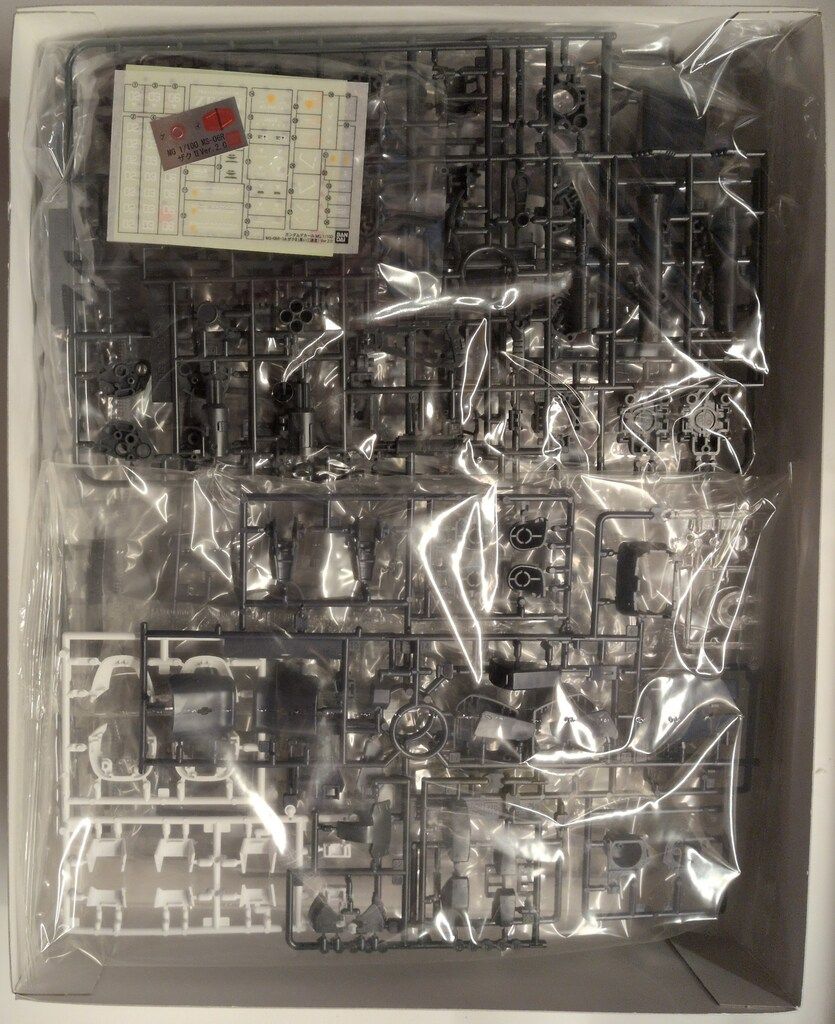 バンダイ MG 1 100 機動戦士ガンダム 黒い三連星ザクVer 2 0