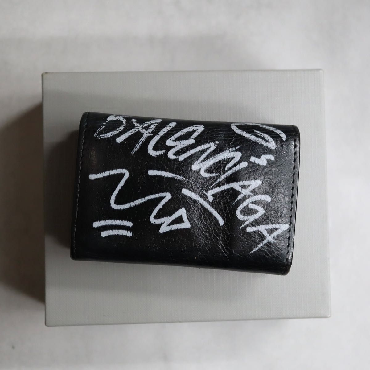 バレンシアガ　BALENCIAGA グラフィティデザイン 三つ折り財布 黒 バレンシアガ 三つ折り財布