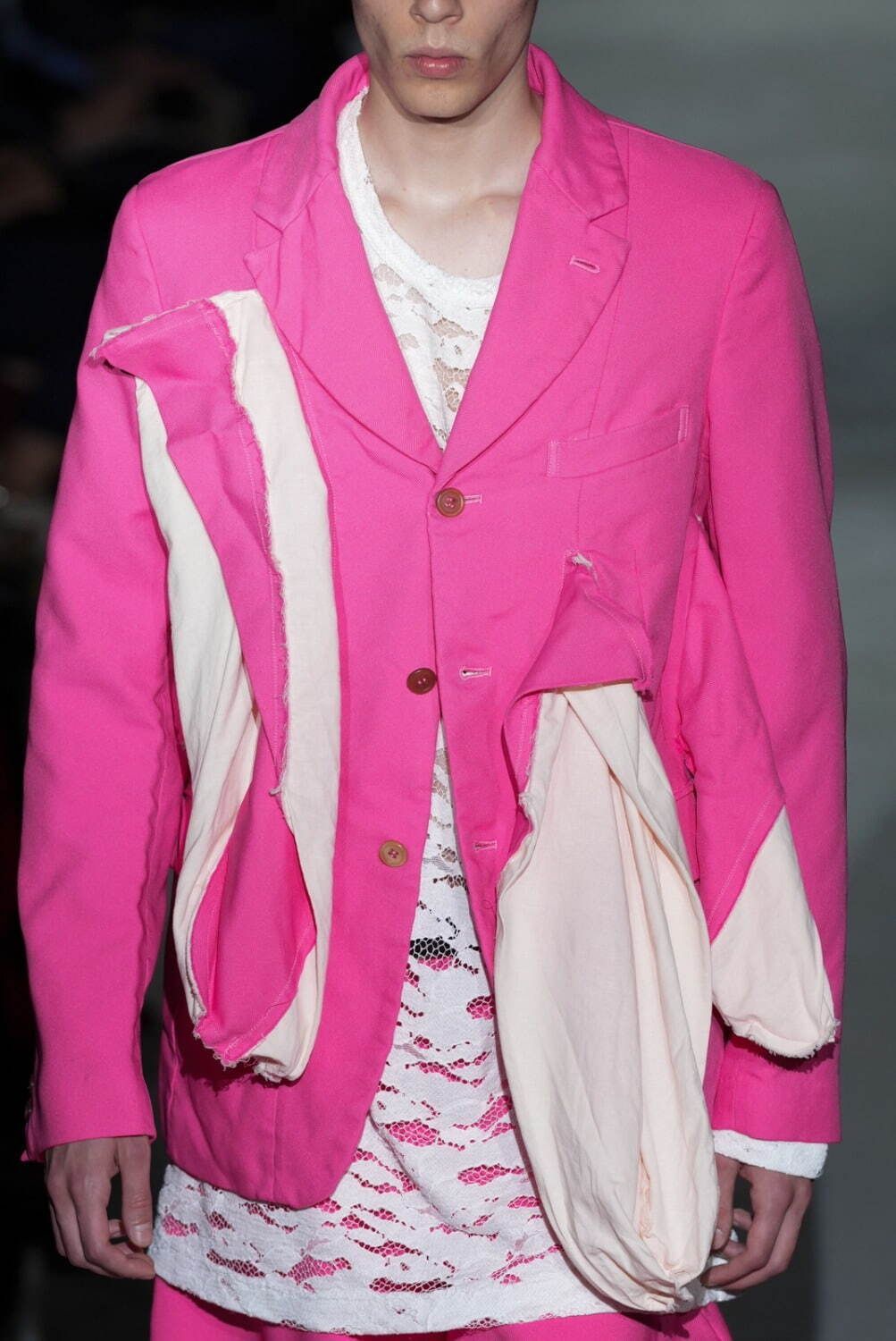 commedesgarcons homme plus 25ss フリルジャケット COMME des GARÇONS HOMME PLUS 2025年春夏コレクション | パリ | 画像