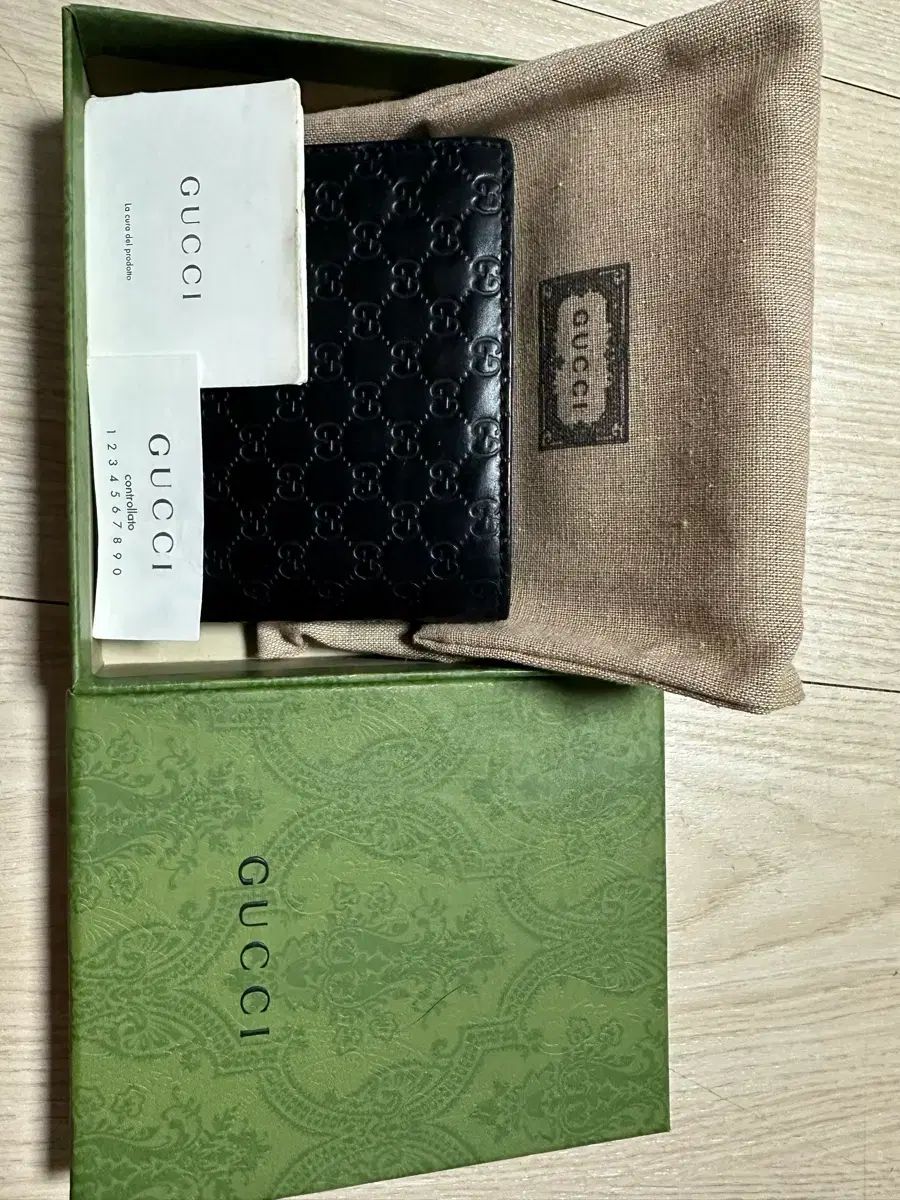 グッチ マイクロ GGシマ 二つ折り財布