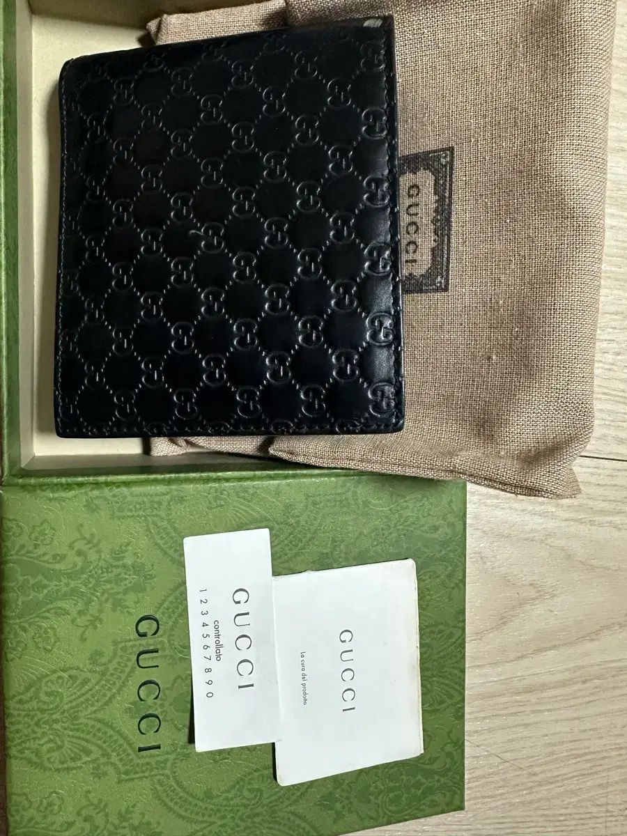 グッチ マイクロ GGシマ 二つ折り財布