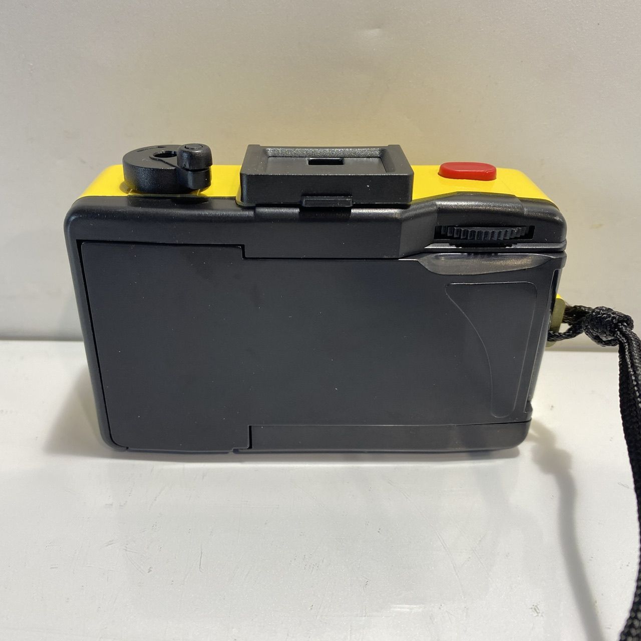 トイカメラ 黄色 イエロー フィルムカメラ 4連写 35mm 昭和レトロ