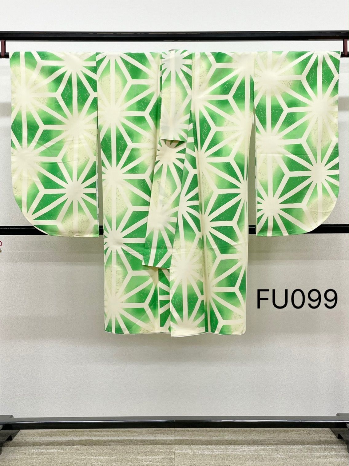 二尺袖 ポリエステル着物 銀彩 麻の葉 袴用 新品未使用品 FU099 二尺袖 ポリエステル着物 銀彩 麻の葉 袴用 新品未使用品 FU099 - メルカリ
