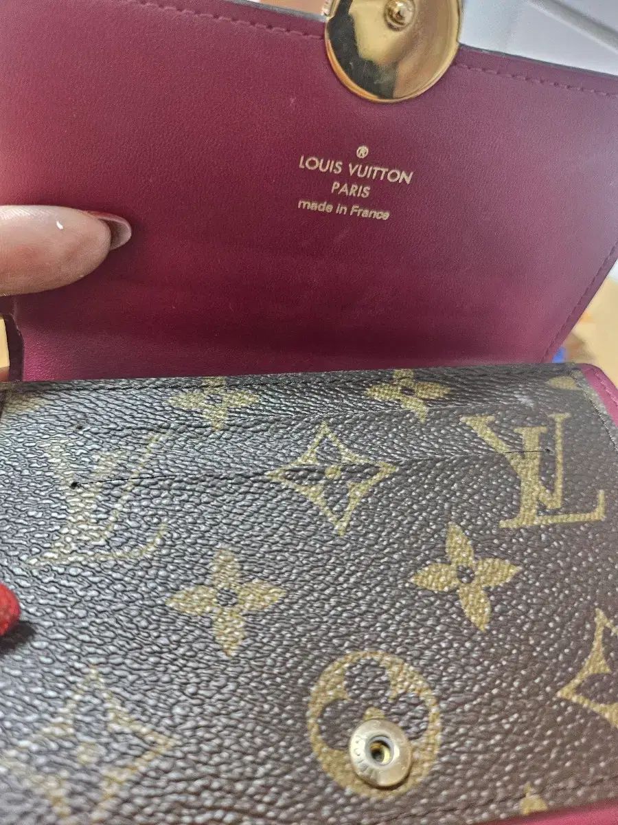 ルイヴィトン FLO COMPACT カードウォレット モデル