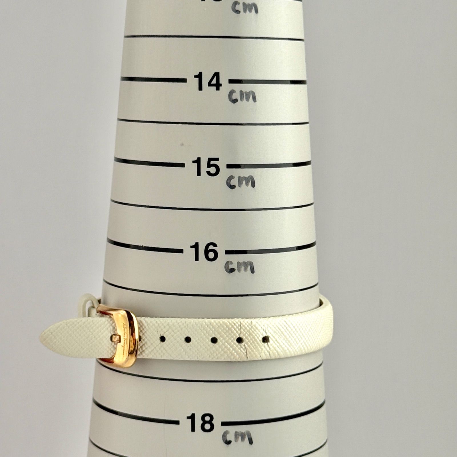  サルバトーレフェラガモ き 電池 レディース 腕時計 684 腕時計(クォーツ) 腕時計(アナログ)