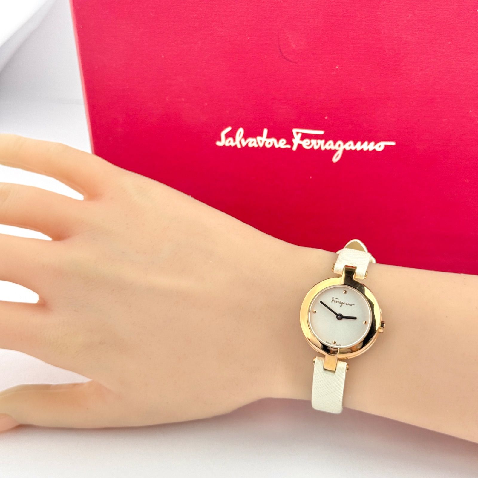 サルバトーレフェラガモ き 電池 レディース 腕時計 684