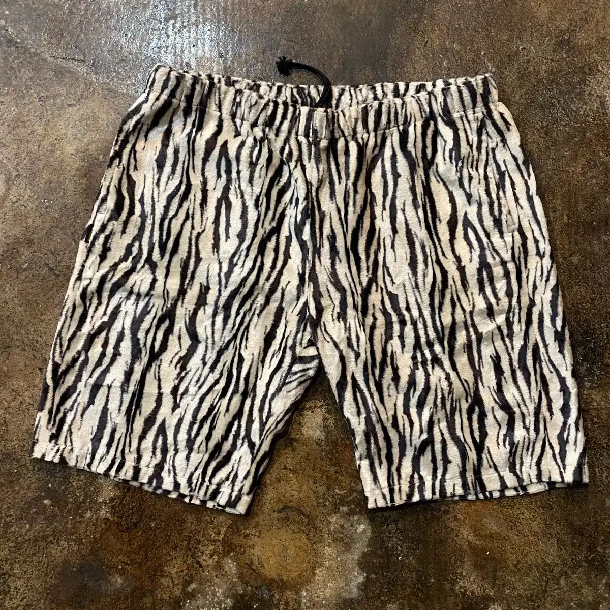 XL ネイバーフッド ゼブラ ファー パンツ