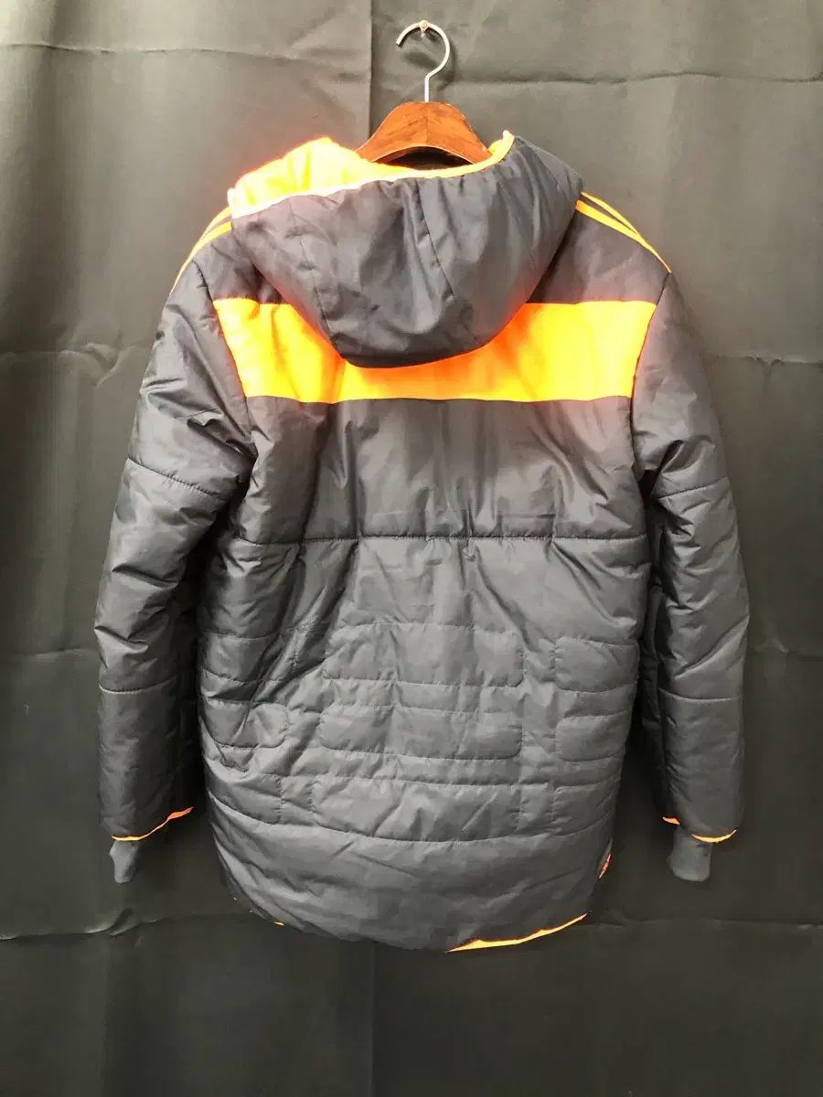 【新品】レアル・マドリード ダウンジャケット チャンピオンズリーグ Lサイズ 新品】レアル・マドリード ダウンジャケット チャンピオンズリーグ L