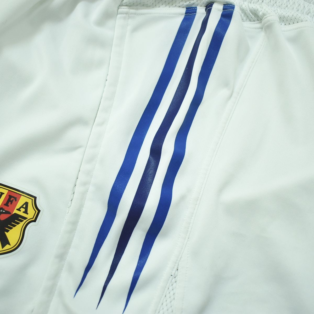 スリーストライプス