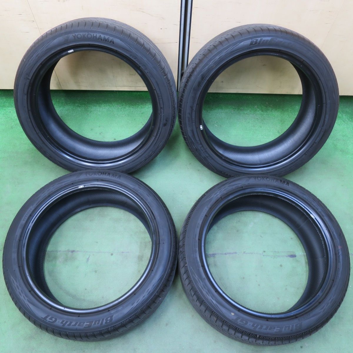 バリ溝 24年 ほぼ10分 225 45 R 18 ヨコハマ BluEarth GT AE 51 ブルーアース タイヤ 18インチ クラウン カムリ プリウスα オデッセイ レヴォーグ 等 5121003イノタ