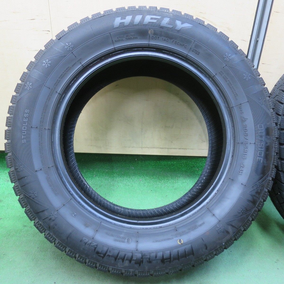  バリ溝 23年 9 5分 スタッドレス 205 65 R 15 ハイフライ Win turi 216 タイヤ 15インチ ノア ヴォクシー ステップワゴン 等 5121008イスタ 15インチ スタッドレス