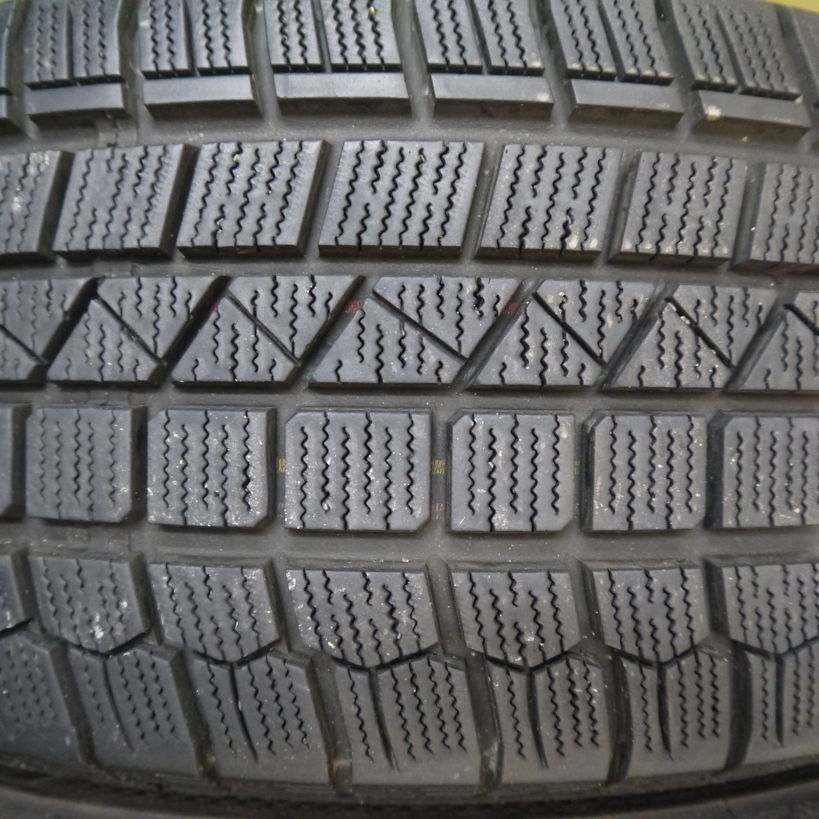  バリ溝 21年 9 5分 スタッドレス 205 55 R 16 ケンダ KR 36 アイステック ネオ タイヤ 16インチ ヴォクシー ノア ステップワゴン セレナ 等 スタ 16インチ スタッドレス