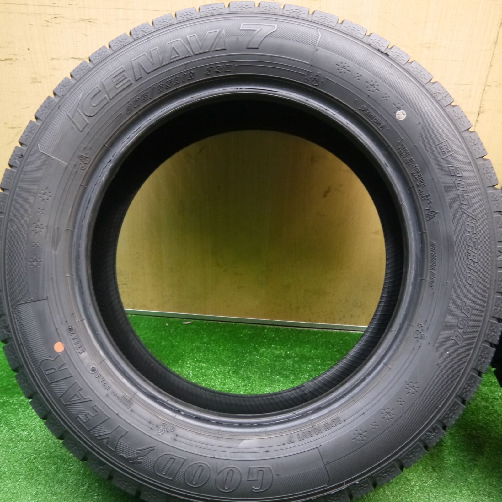  バリ溝 22年 9 5分以上 スタッドレス 205 65 R 16 グッドイヤー アイスナビ7 タイヤ 16インチ ヤリスクロス ヴェゼル ノア ヴォクシー 等 スタ 16インチ スタッドレス