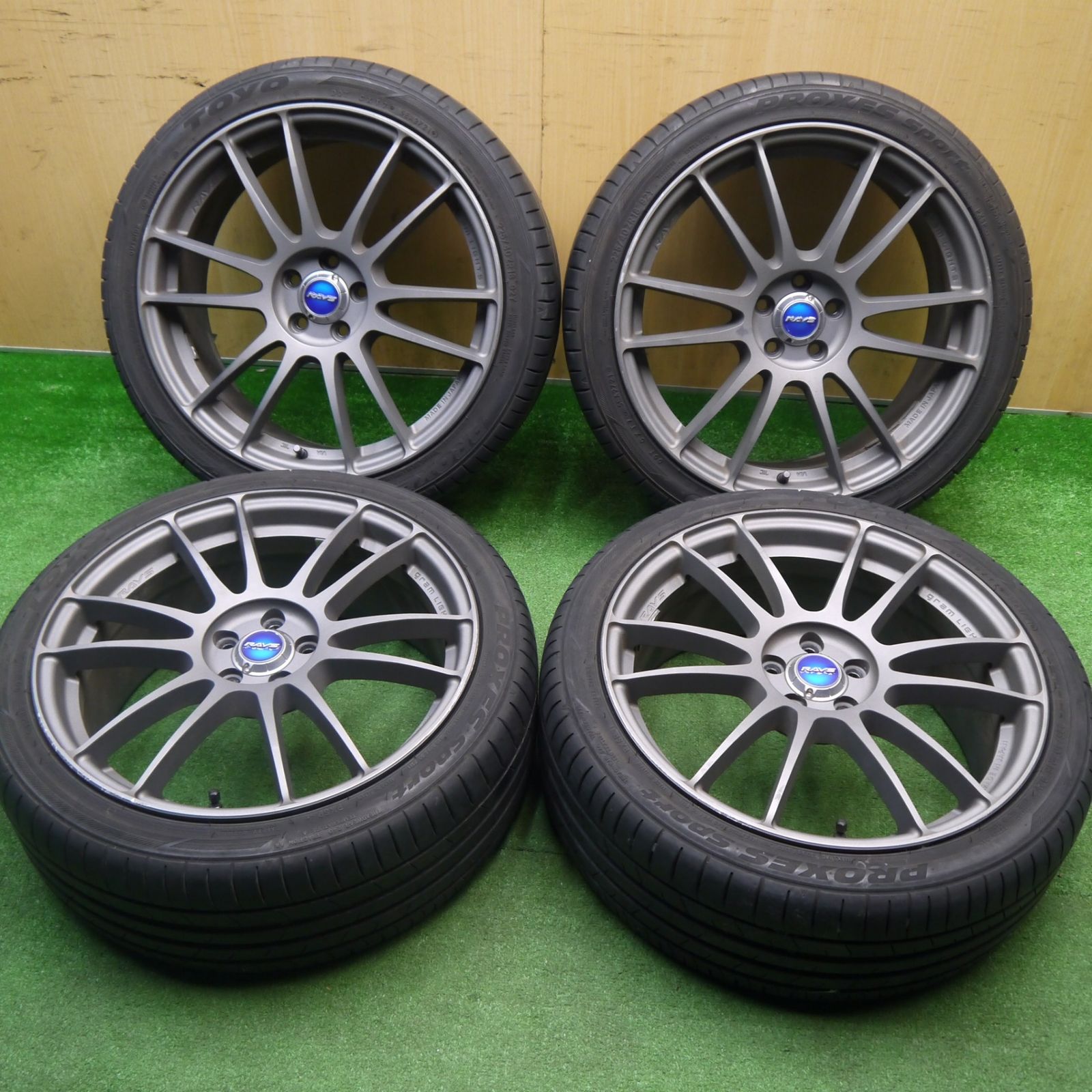 キレイ 21年 プリウス 等 RAYS gram LIGHTS 225 40 R 18 トーヨー プロクセス スポーツ レイズ グラムライツ 18インチ PCD 100 5 H ノ