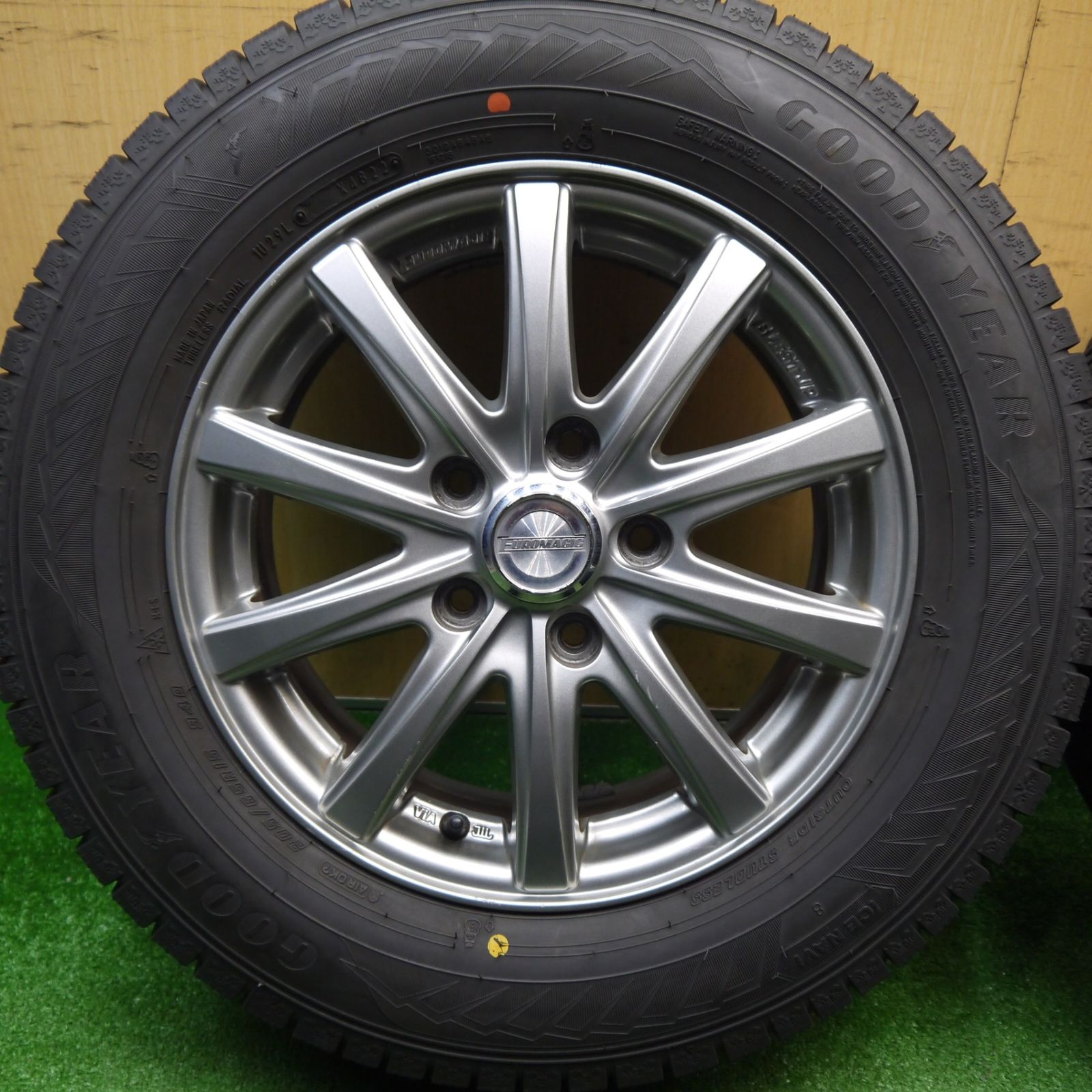 バリ溝 22年 キレイ ほぼ10分 スタッドレス 205 65 R 15 グッドイヤー アイスナビ8 BLEST JP ユーロマジック 15インチ PCD 114 3 5 H ス