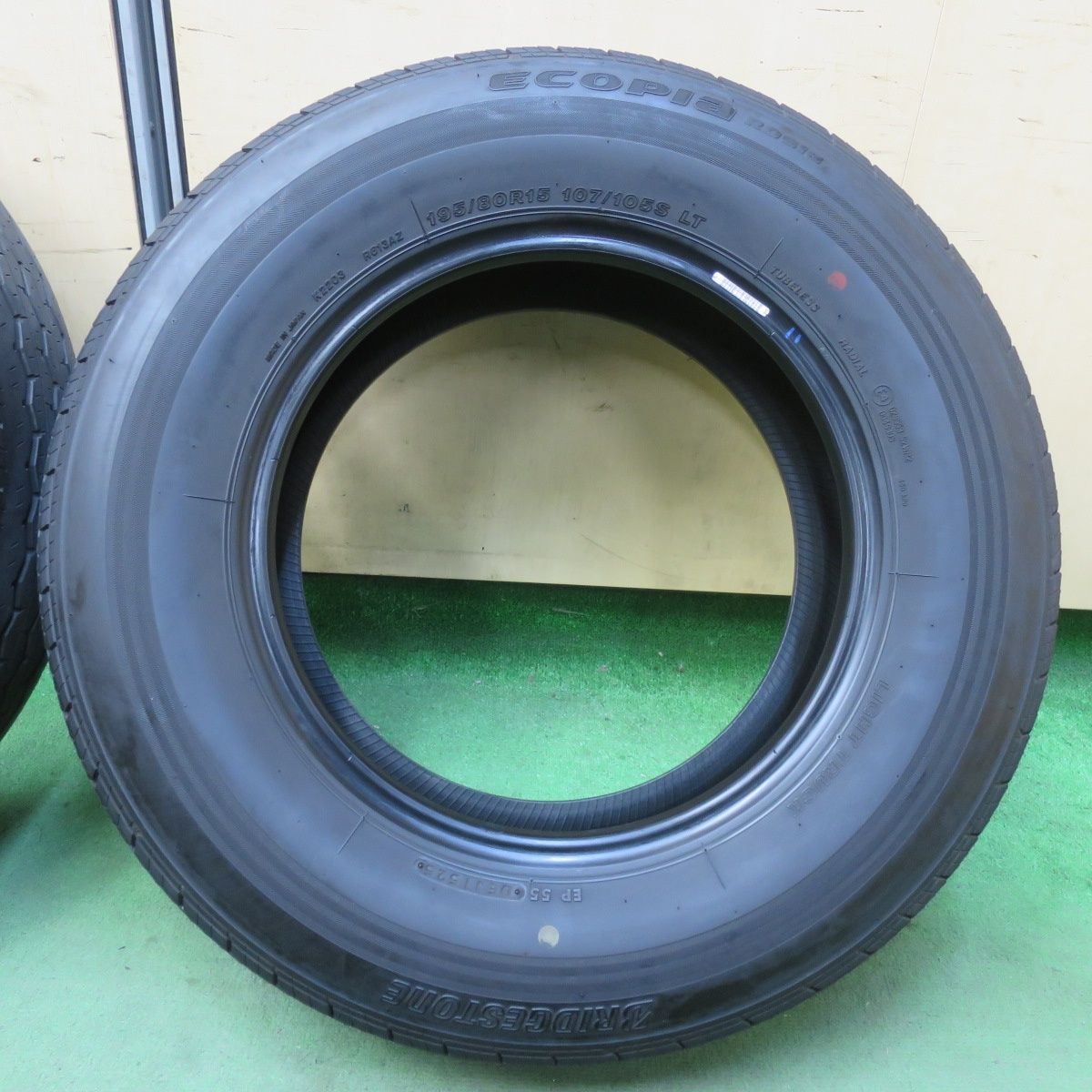  バリ溝 25年 9分 195 80 R 15 107 105 S ブリヂストン エコピア RD 613 タイヤ 15インチ ハイエース キャラバン 等 5121001イノタ 15インチ サマータイヤ ノーマルタイヤ