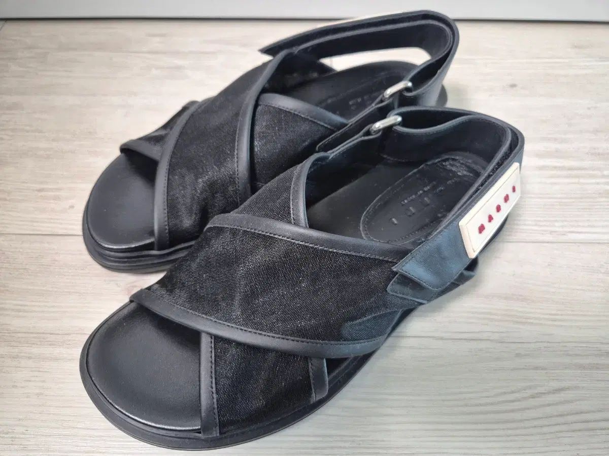 マルニ ブラック クロス ストラップ サンダル 240 245