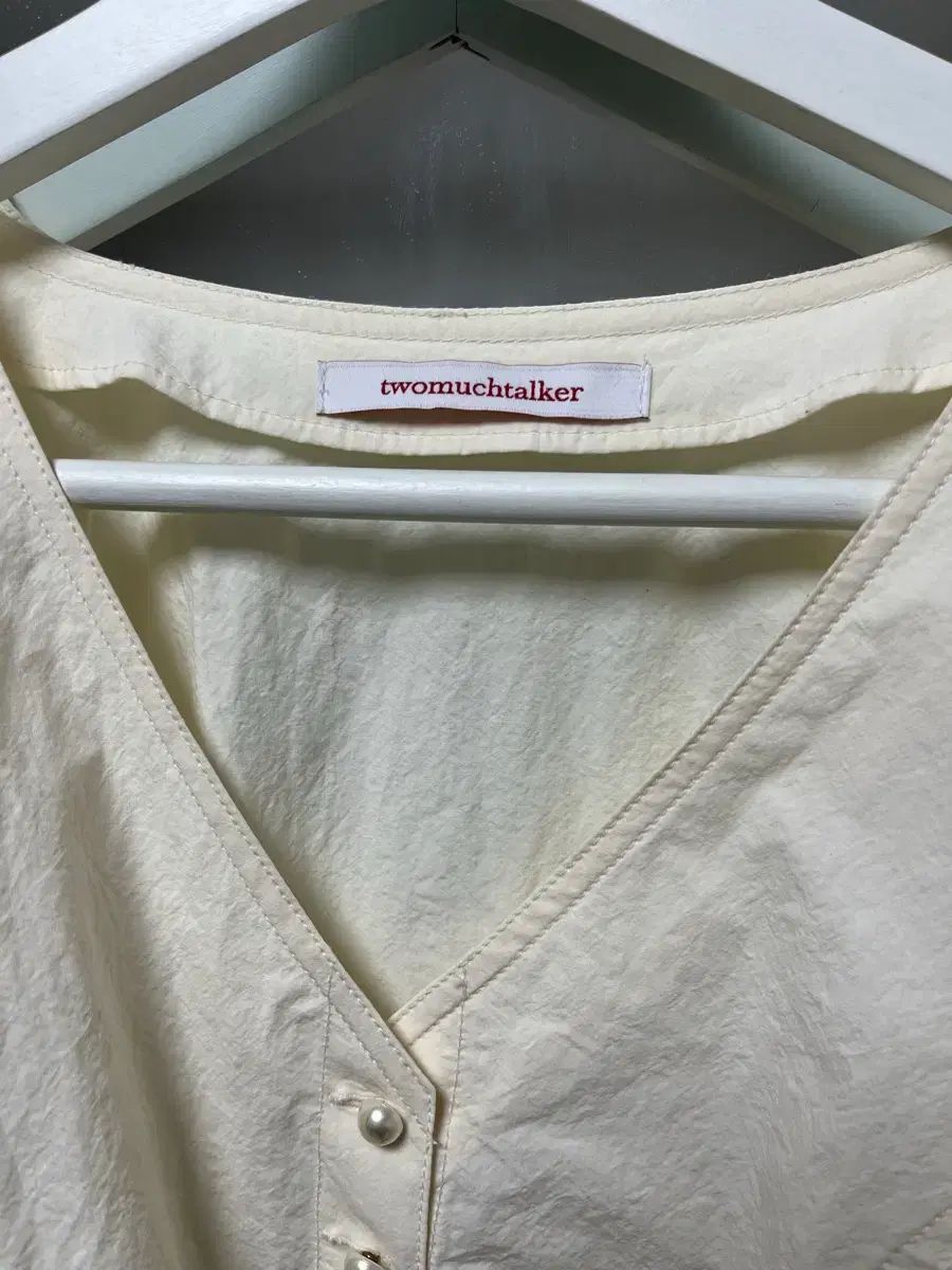 トゥーマーチトゥーカー ブラウス