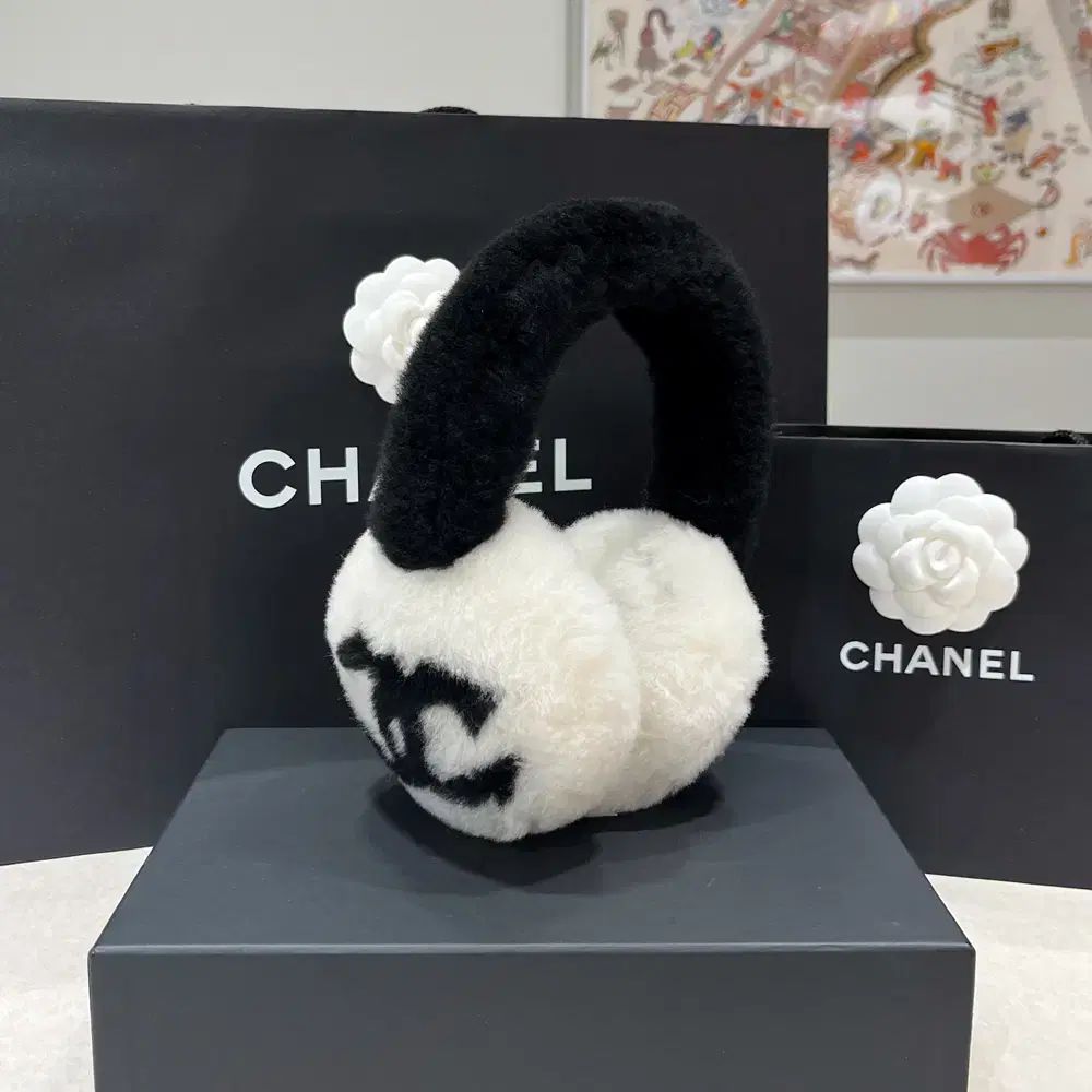 25 26 FW シャネル イヤーマフ シアリング ラムスキン 耳当て ブラック アイボリー ツートン