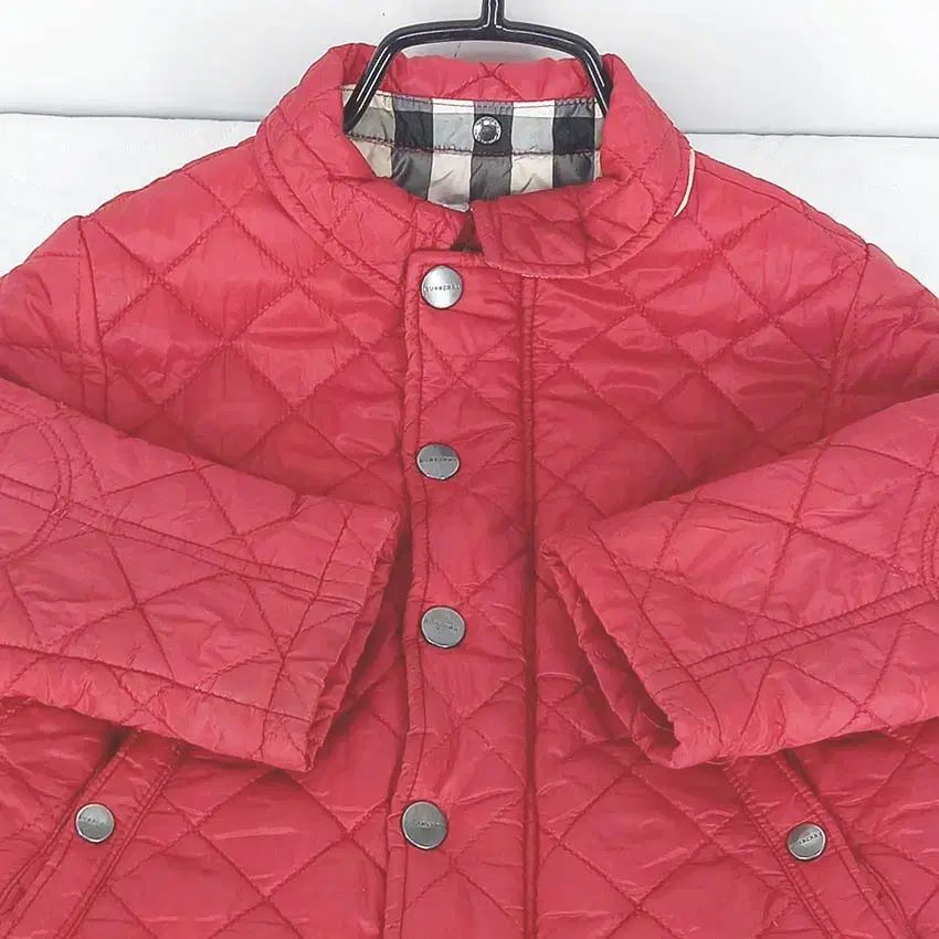 バーバリー キッズ レッド キルティング 注文 フード ジャケット 2Y 90