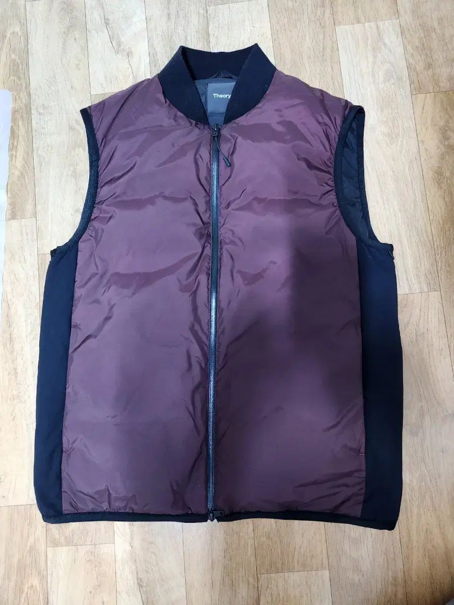 セオリー ダウン ベスト バーガンディ