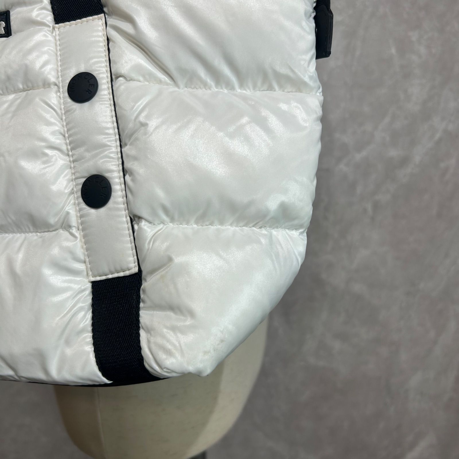 MONCLER モンクレール ダウントートバッグ刺繍ロゴ白 ホワイト