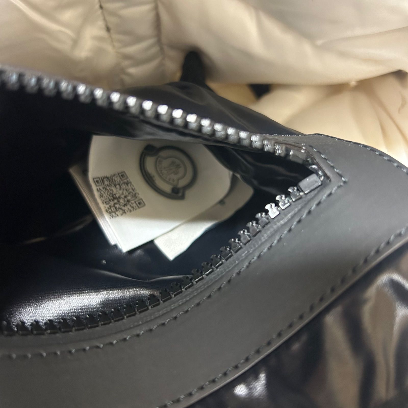 MONCLER モンクレール ダウントートバッグ刺繍ロゴ白 ホワイト 