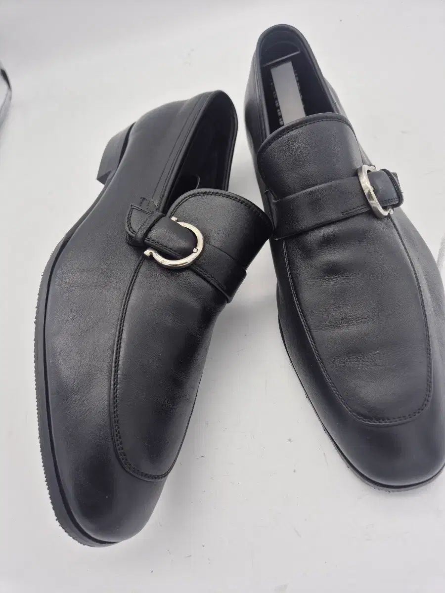 フェラガモ メンズ ブラック ローファー 270 サイズ