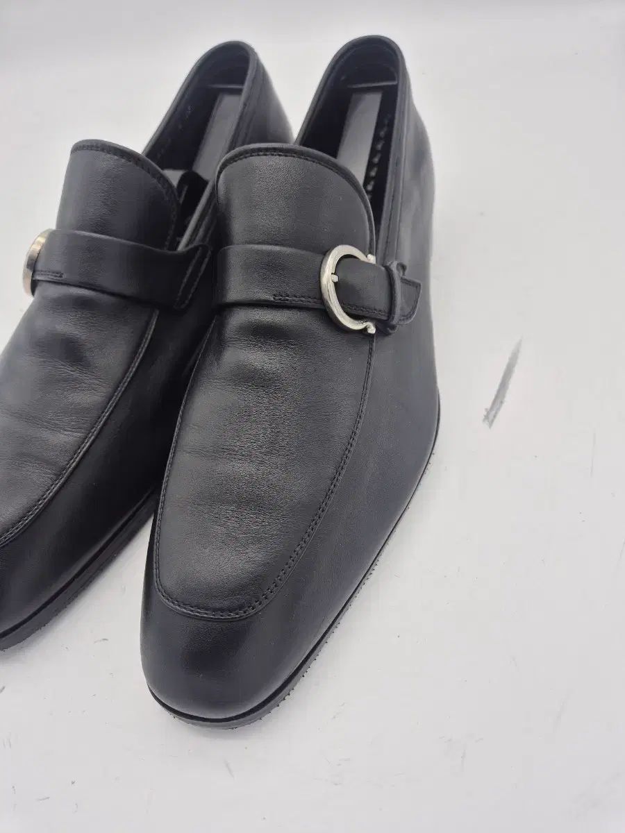 フェラガモ メンズ ブラック ローファー 270 サイズ