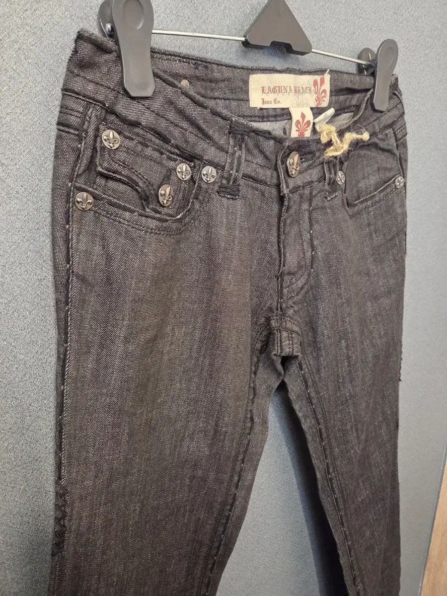 ラグーナビーチ ブーツカットデニム