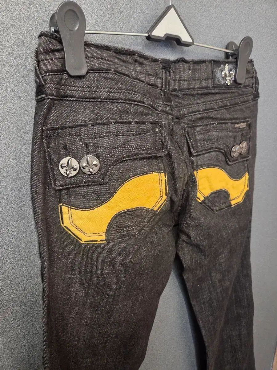 ラグーナビーチ ブーツカットデニム