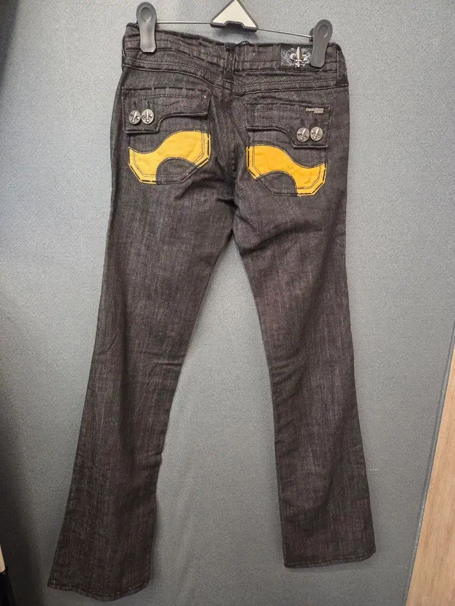 ブーツカットデニム