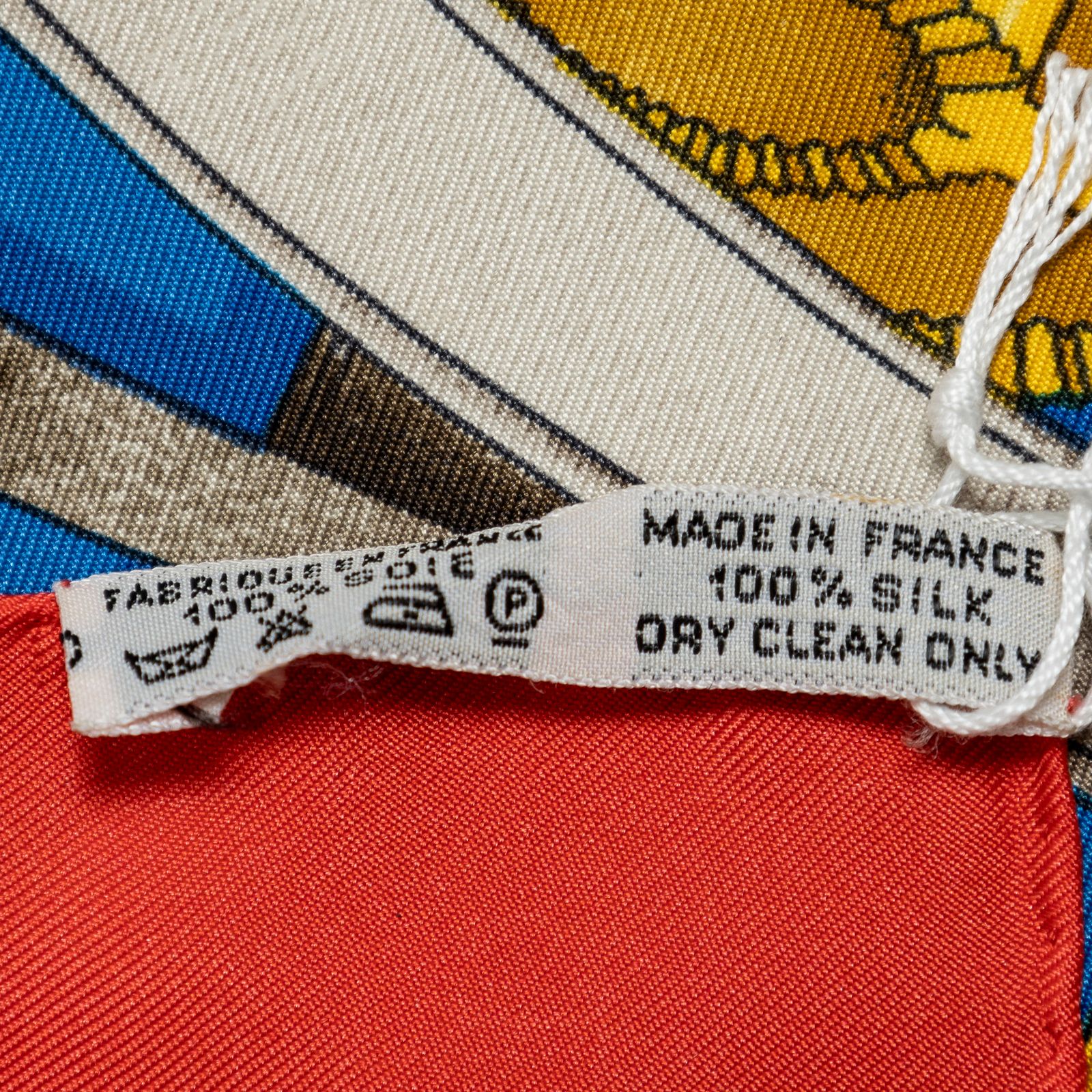  HERMES エルメススカーフ赤 青 金 ツイルシルクA その他 小物