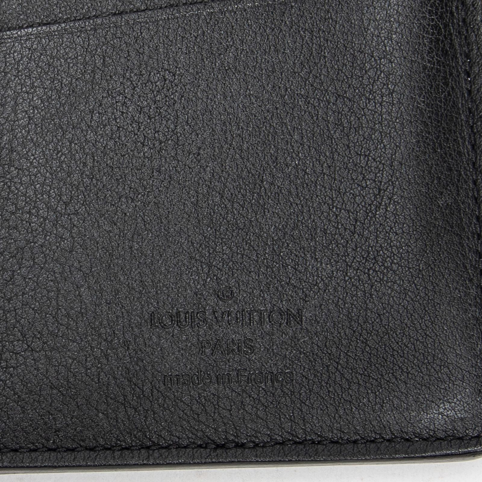 VUITTON ルイヴィトンブラザ黒トリヨンレザーA