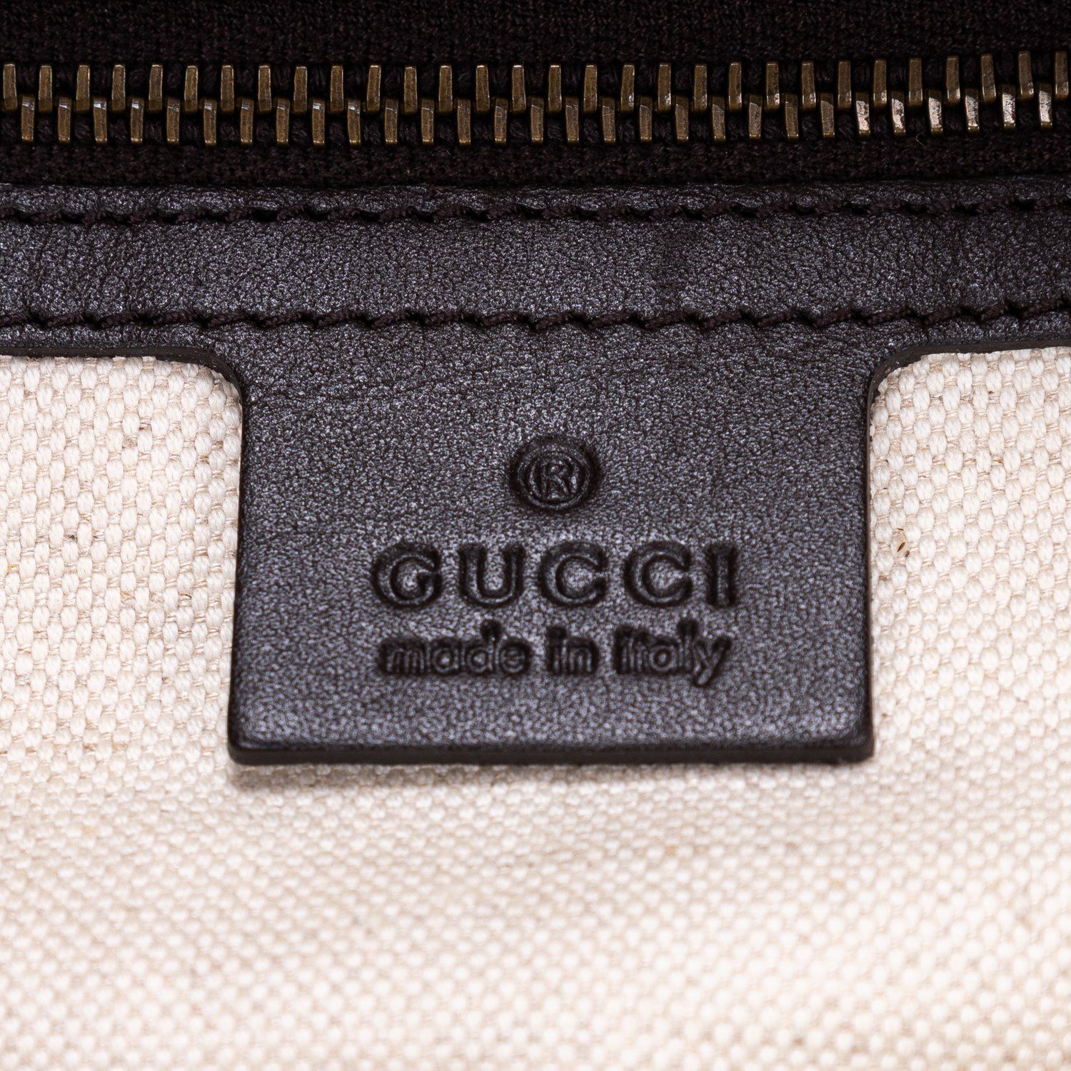 グッチスカーレット