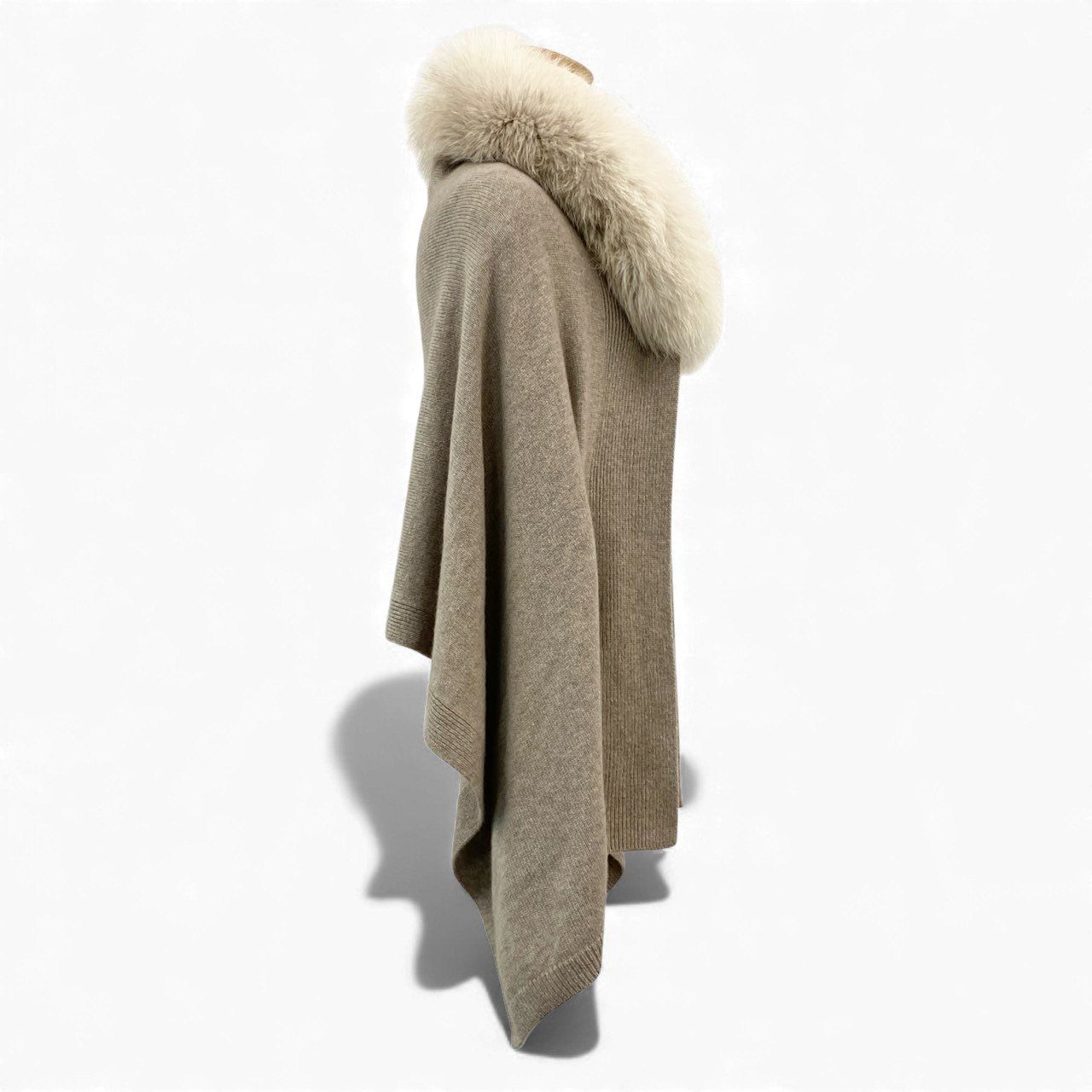 5 L 17 FOXEY フォクシー ニットセーター フーディー ポンチョ ファー ロゴプレート トップス アウター ベージュ レディースk 02 i