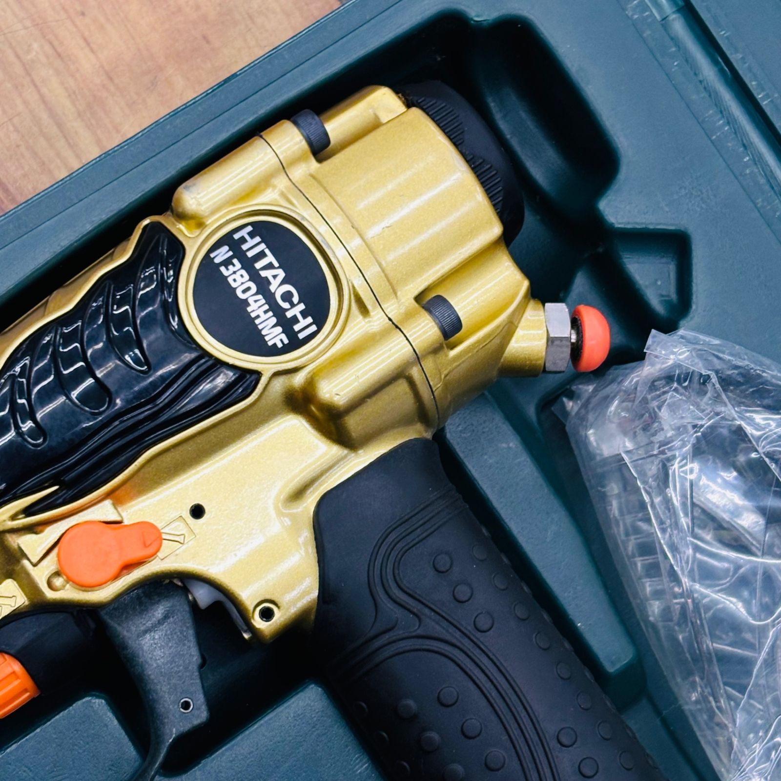 動作良好 ハイコーキ HIKOKI 4 mm 高圧フロアタッカ